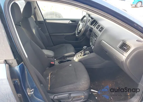 2015 Volkswagen Jetta 1.8T Se z USA, uszkodzony, nr VIN 3VWD17AJ3FM320236